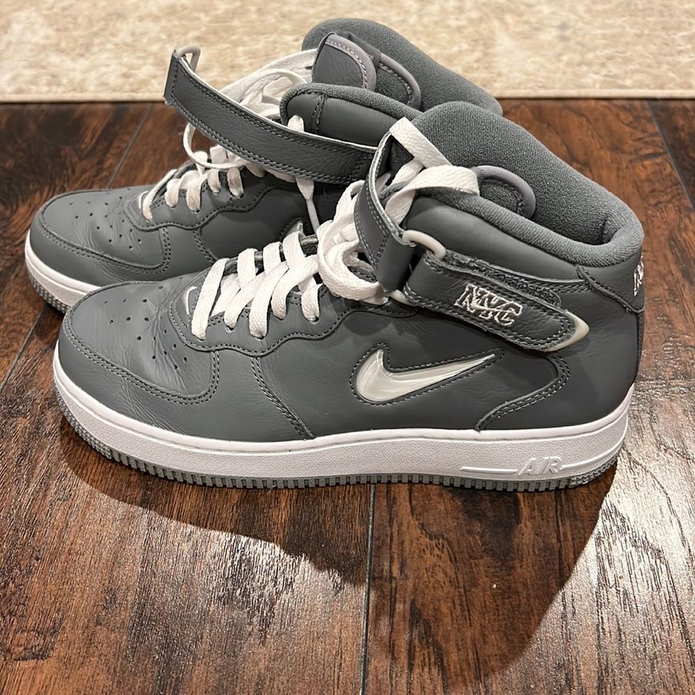 Nike Air‎ Force 1 Mid QS ‘Jewel NYC’ men’s size 7 women’s size 8.5 like new grey